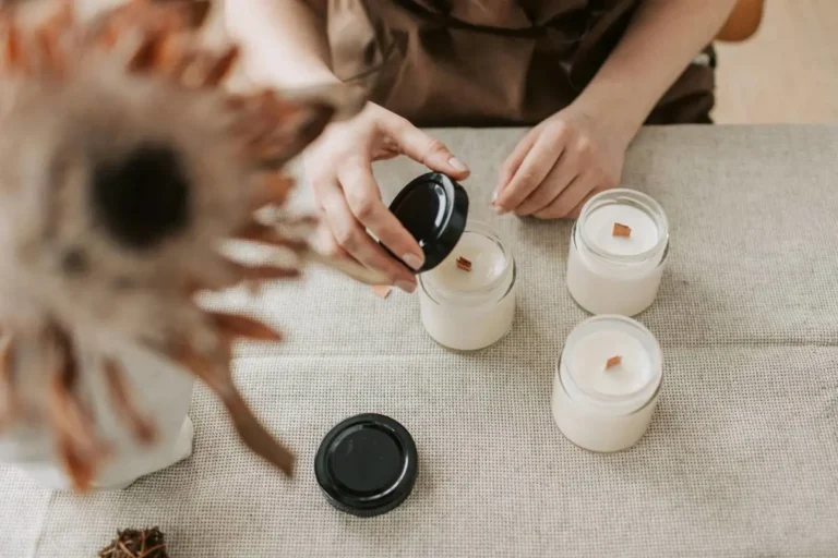 Lee más sobre el artículo Velas aromáticas: ¿qué fragancias elegir para relajarse?