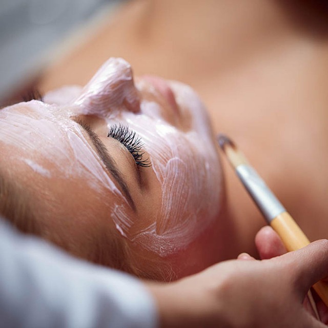 Lee más sobre el artículo Los Mejores Servicios de Lifting Facial en Madrid: Tu Guía Definitiva para una Piel Rejuvenecida